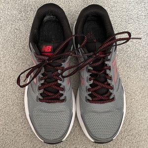 Mens New Balance 560V7 sneakers size 9